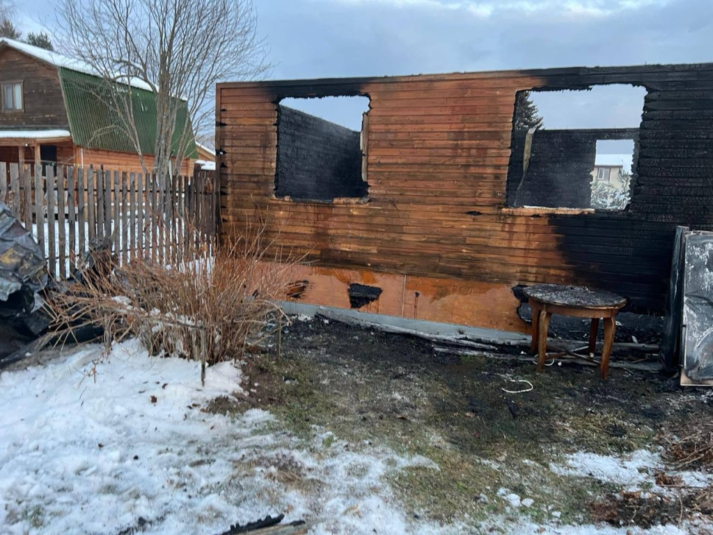 В Тверской области 15-летний подросток погиб в пожаре, охватившем дом