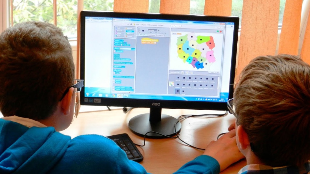 В Твери учиться дистанционно школьникам помогут онлайн платформы