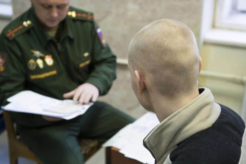 В Тверской области молодого бологовца взяли под белы ручки за уклонение от службы