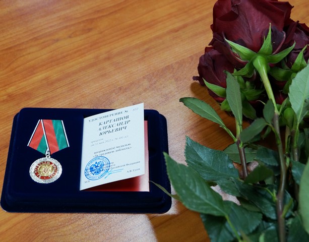 Экс-председатель Тверского областного суда Александр Карташов награжден медалью «За трудовую доблесть»