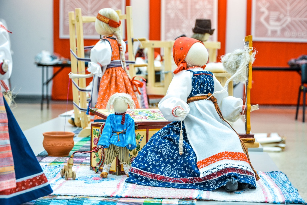 Куклы в костюмах Смоленско-Тверского пограничья