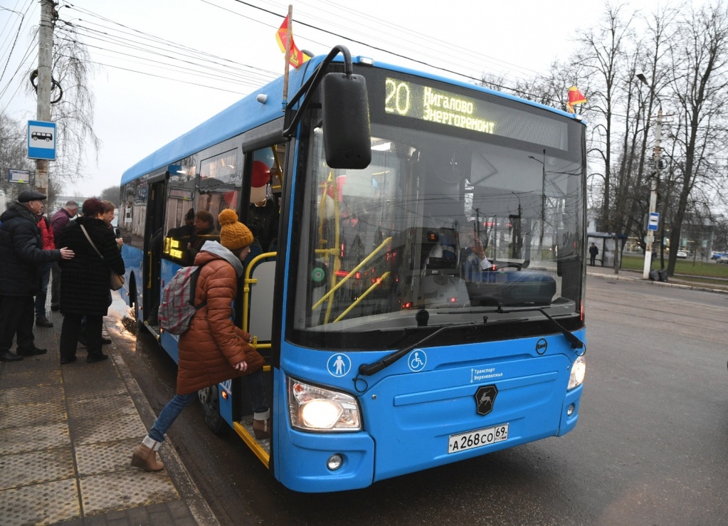В Твери пассажиры автобусов предпочитают оплачивать проезд картой