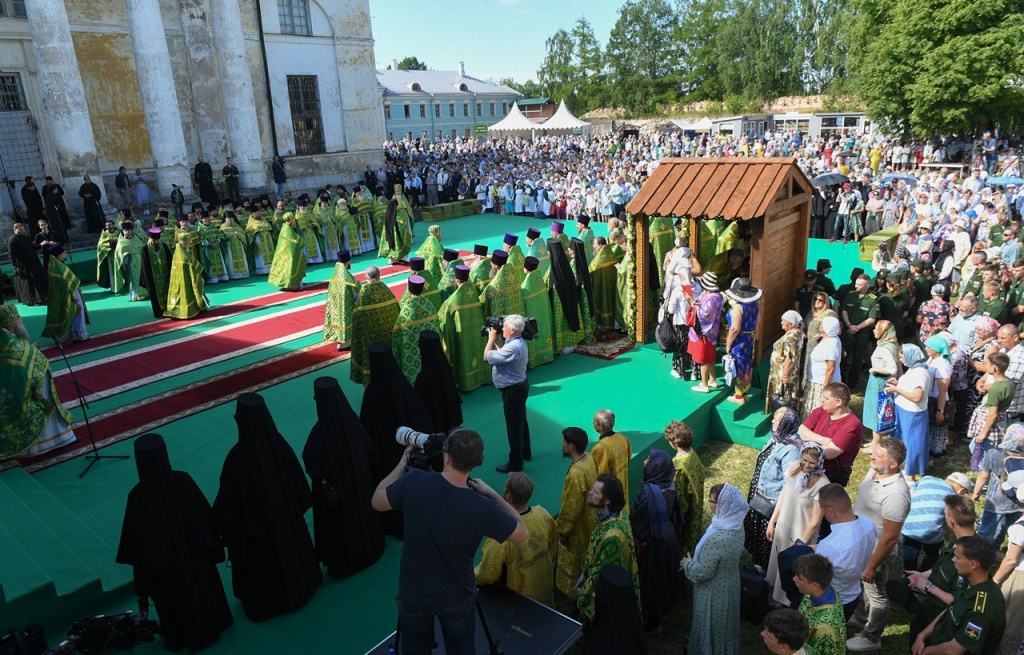 В Торжке празднуют 450-летие обретение мощей Ефрема Новоторжского