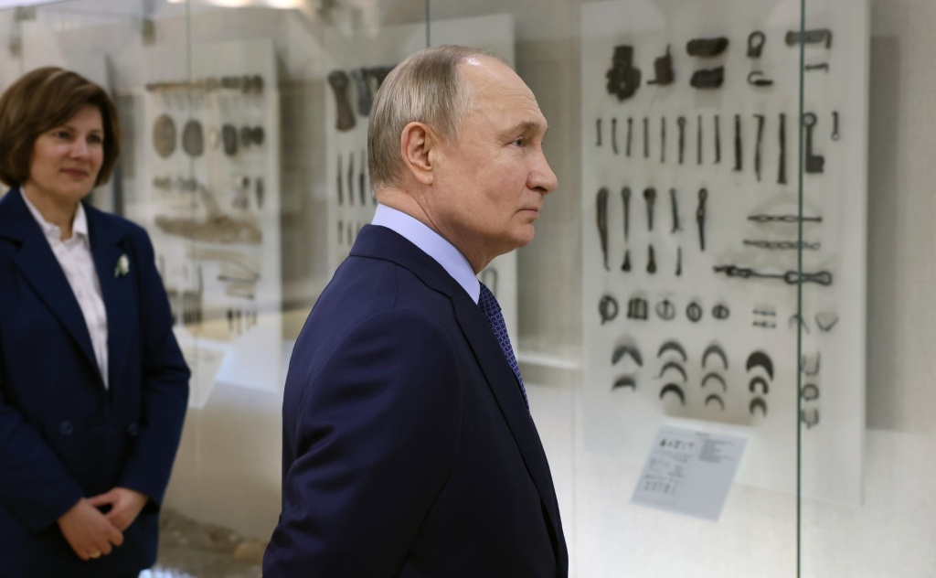 Президент России Владимир Путин вчера посетил Торжок