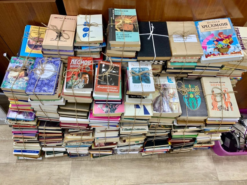 Жители Твери подарили 400 книг сельским библиотекам Калининского района