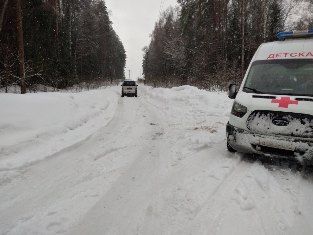 В Тверской области СК и прокуратура проверяют сообщение о том, что скорая помощь застряла по дороге к ребенку