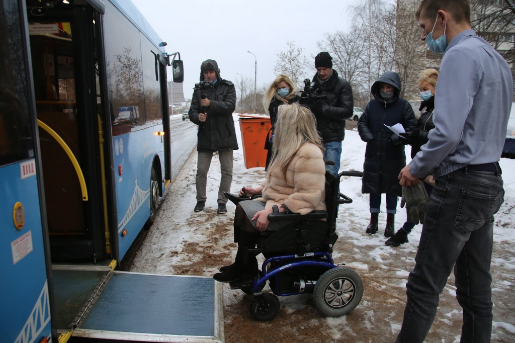 В Твери депутат Светлана Козлова сняла видеопамятку для водителей синих автобусов