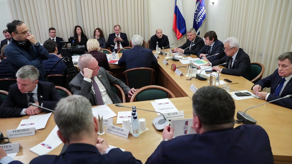В Госдуме министр просвещения Кравцов обсудил с депутатами актуальные вопросы образования