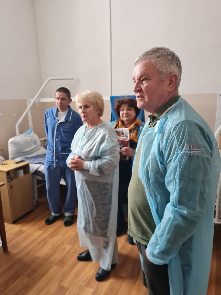 В Твери общественники навестили в военном госпитале раненых в ходе СВО