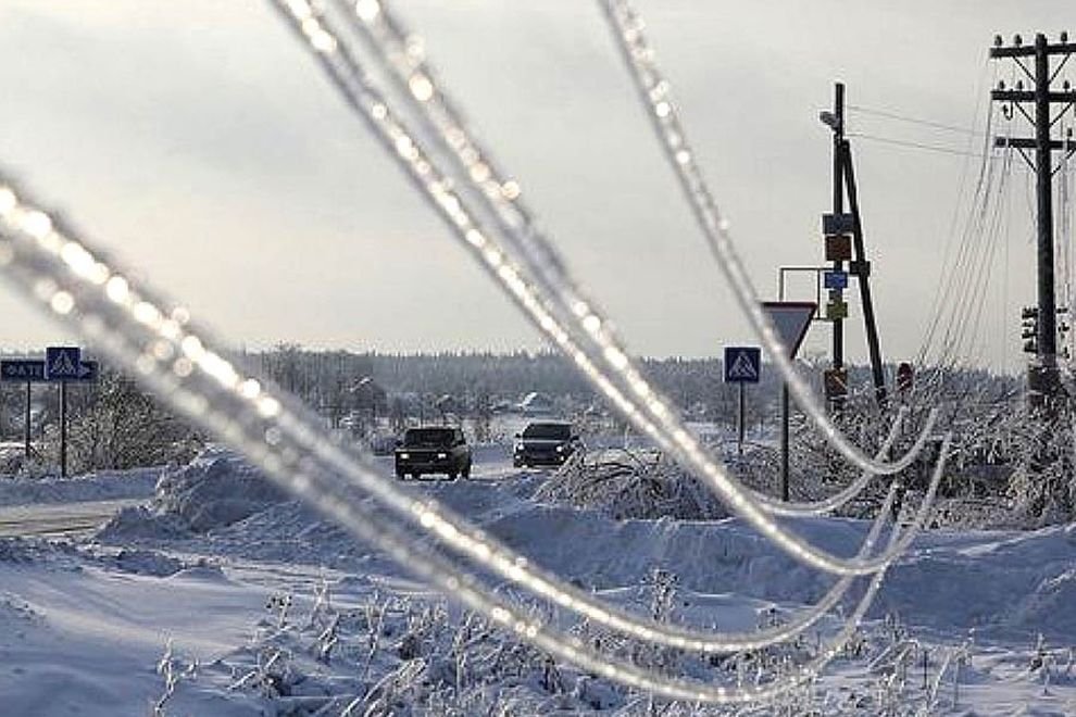 В Тверской области плавят лёд на проводах
