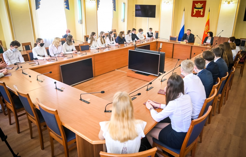 В Твери 25 школьников задали вопросы депутатам городской Думы