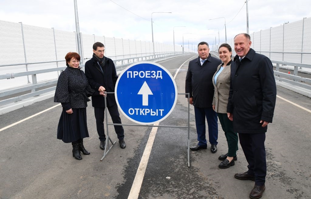 В Вышнем Волочке открыли обновленный мост через Октябрьскую ж/д
