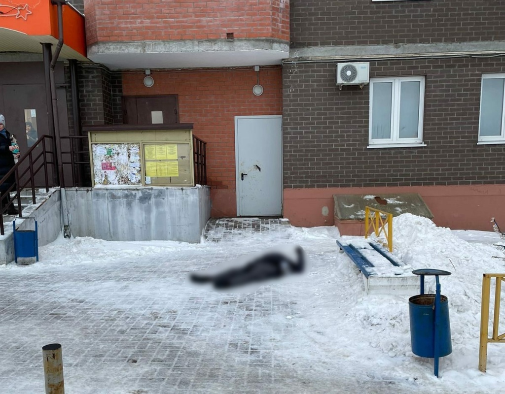 В Твери с высотки в Брусилово выпал 26-летний мужчина