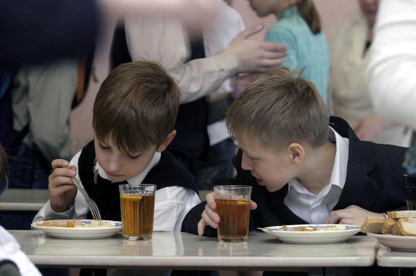 В Твери депутаты попробуют на себе детское школьное питание