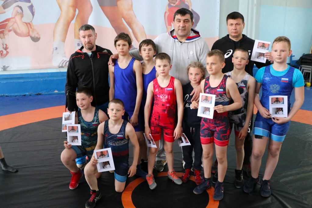 В Твери воспитанники СШОР встретились с чемпионами по борьбе и гребле