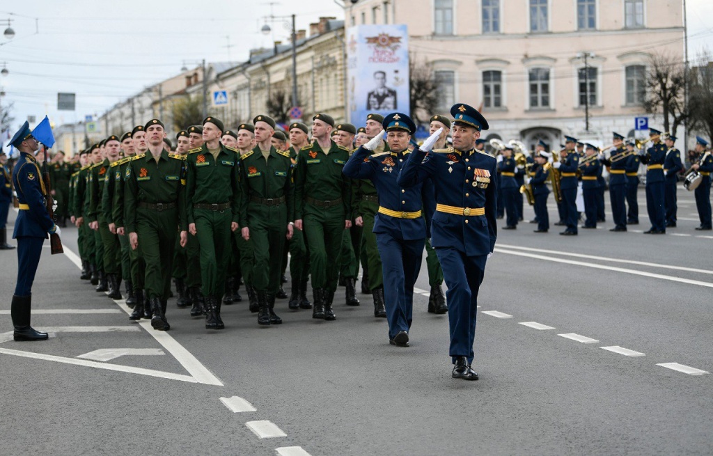 В Твери состоялся парад, посвященный 77-летию Великой Победы