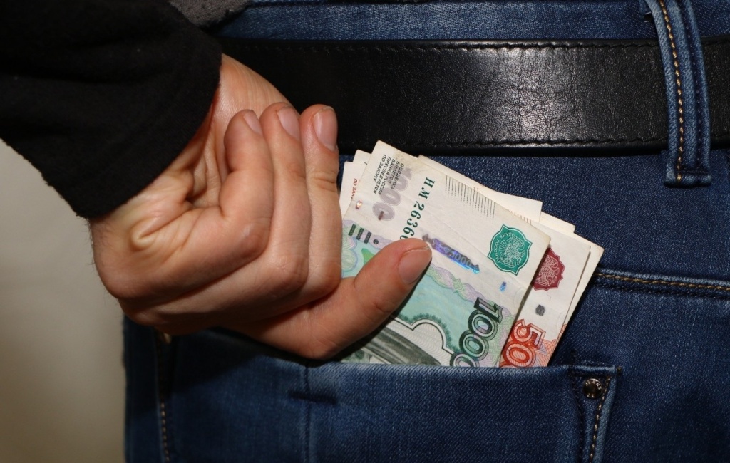 Бежецкий детектив: В Тверской области у мужчины во время пьянки отобрали 45 тысяч рублей