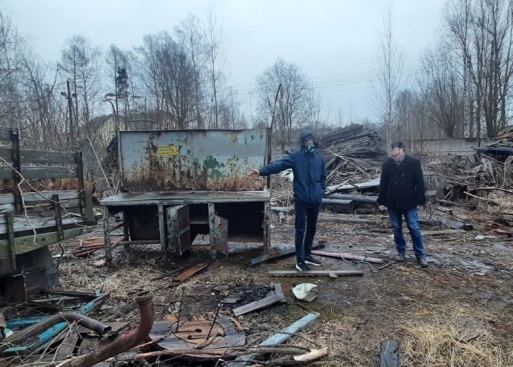 В Тверской области безработные юноши сделали подкоп и стащили запчасти от ЗИЛа