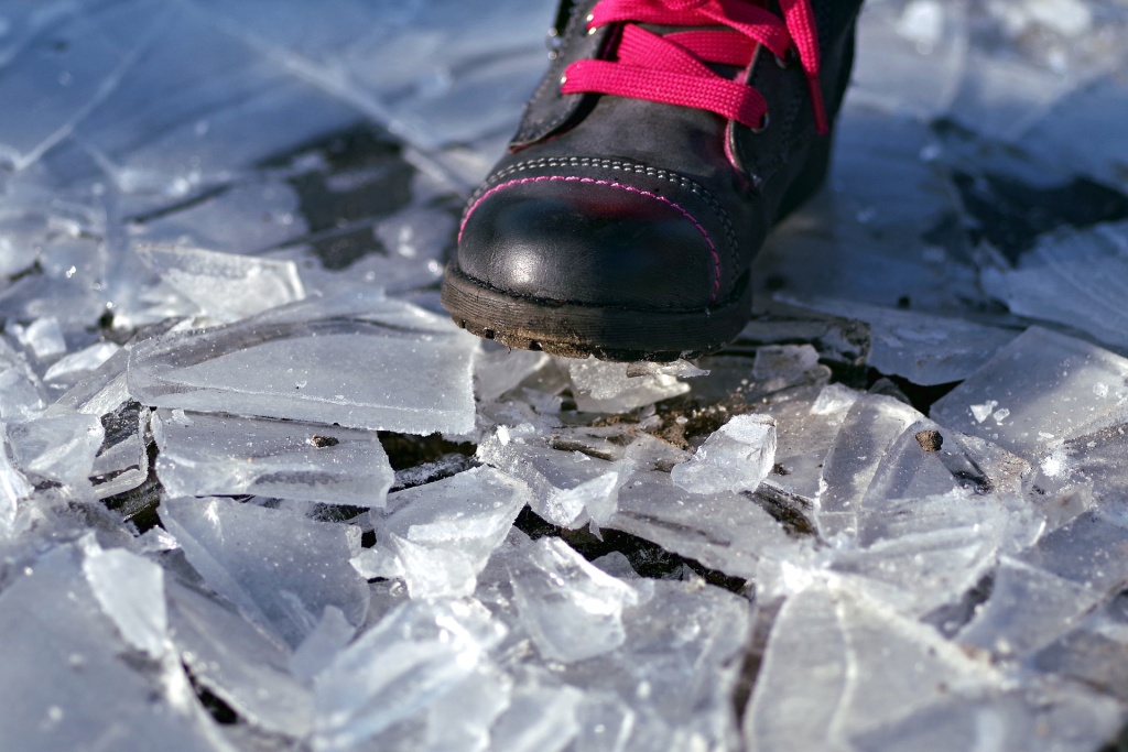 Тверичане, не забывайте: декабрьский лед непрочен
