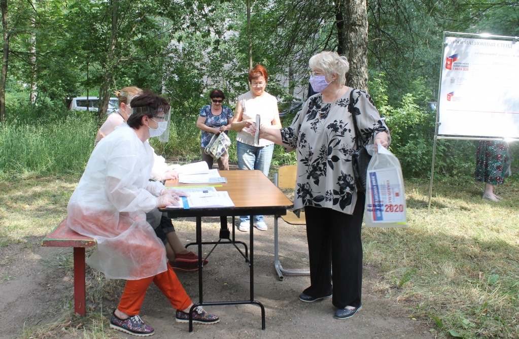 В Тверской области избирательные комиссии выходят к людям