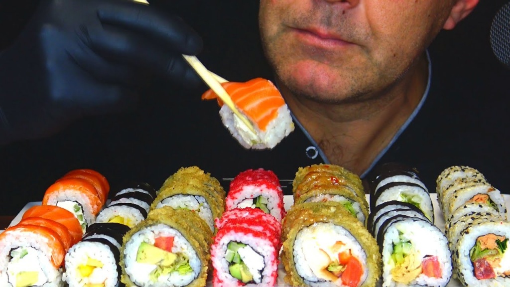 В Твери мужчина съел суши в конфетном отделе гипермаркета 