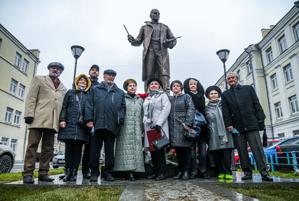 В Твери открыли памятник художнику Ефрему Зверькову