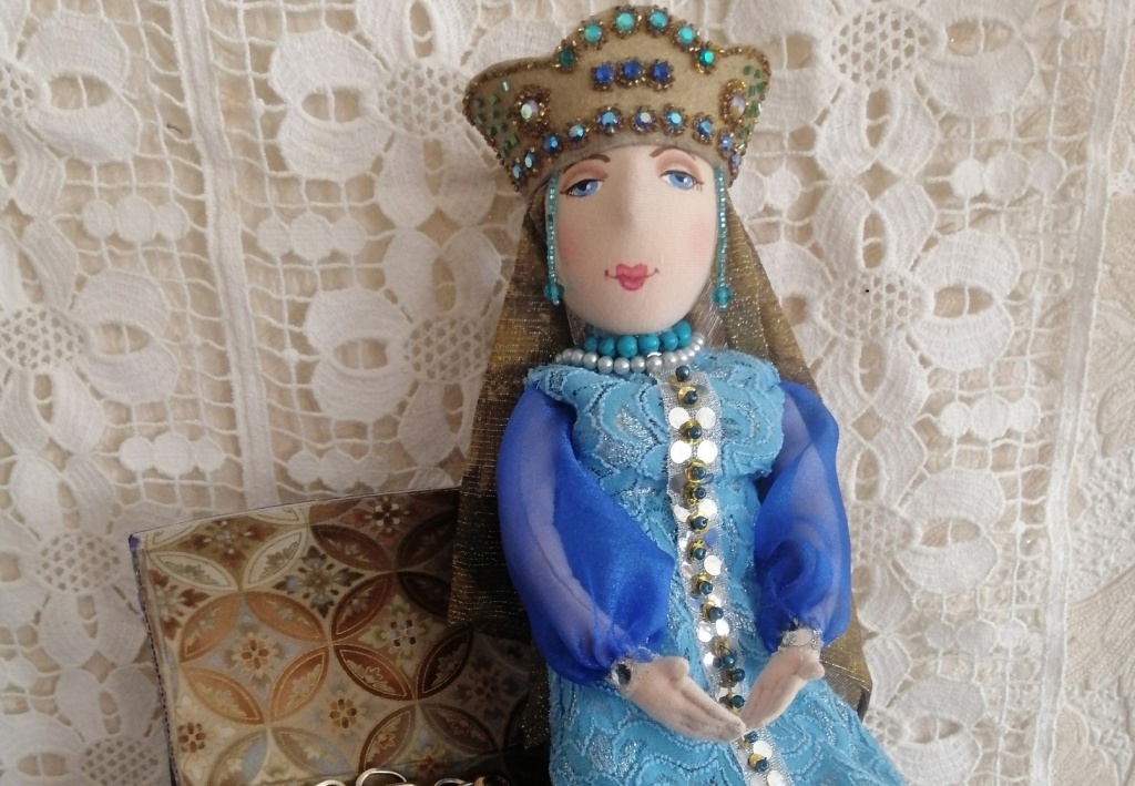 В Твери ко Дню России Герценовка приглашает на выставку авторских кукол 