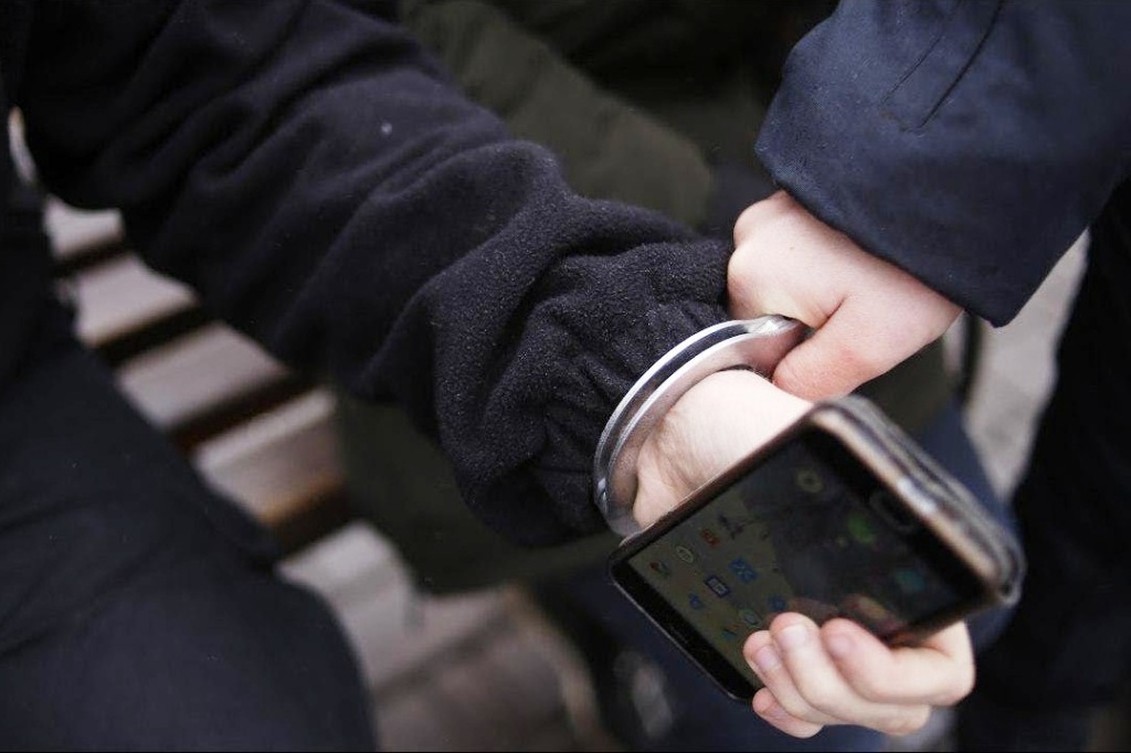 В Тверской области украденный смартфон оказался по воле вора в «комиссионке»