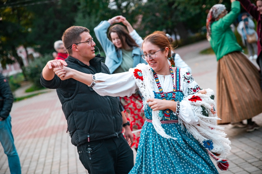 В Твери в Горсаду на вечорке вспоминали русские народные традиции