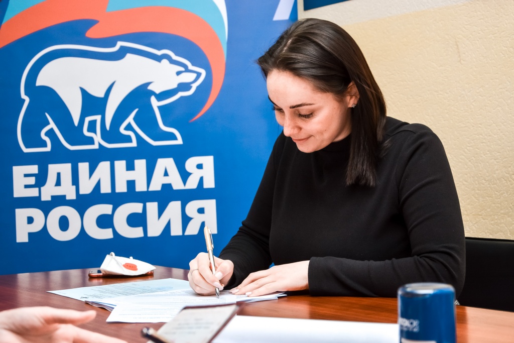 В Твери Юлия Саранова подала документы на праймериз «ЕР». Она метит в Госдуму