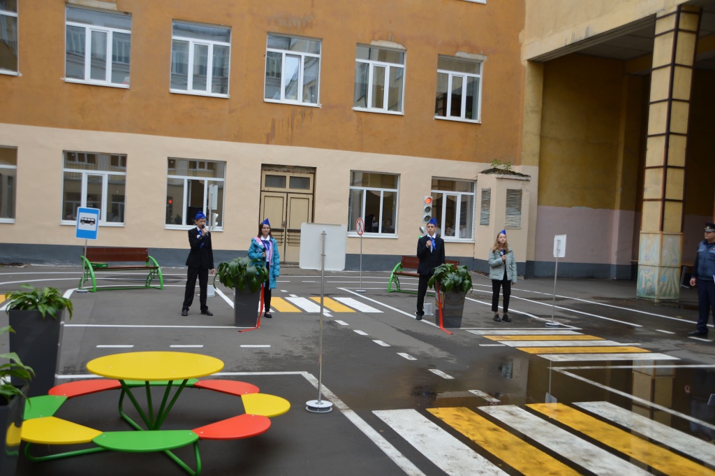 В Твери в гимназии №8 инициативные школьники построили автогородок