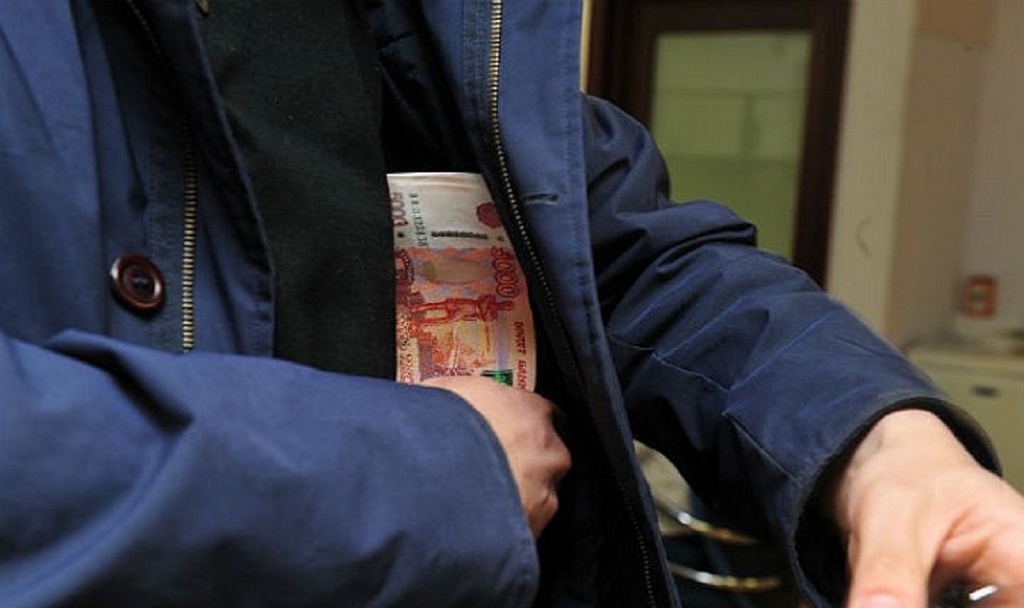 В Тверской области строитель из Ярославля украл в магазине еду и деньги