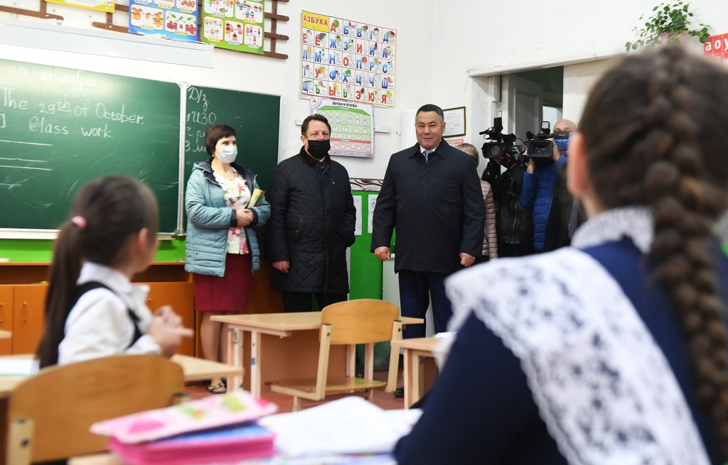 Игорь Руденя в Сонково проверил школу, ДК и благоустройство посёлка