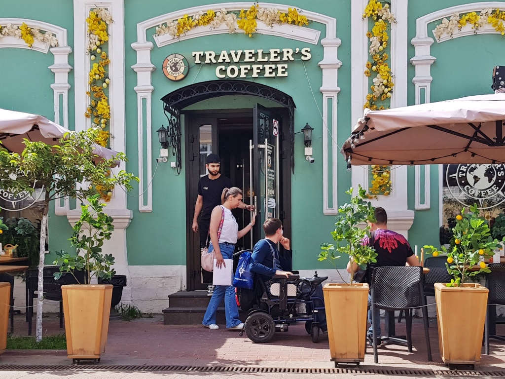 В Твери эксперты проверили семь кафе на доступность для людей с ОВЗ