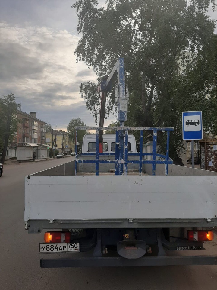 В Тверской области манипулятор уложил светофор. Пострадал пешеход