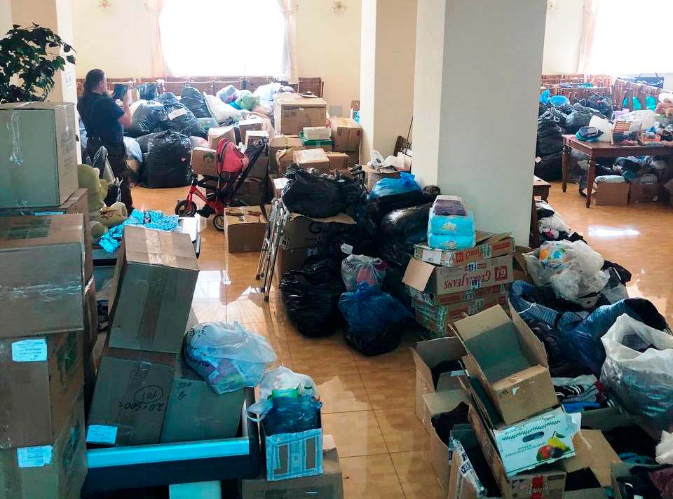 От памперсов до книг: прихожане тверских храмов собрали гуманитарную помощь для Донецка