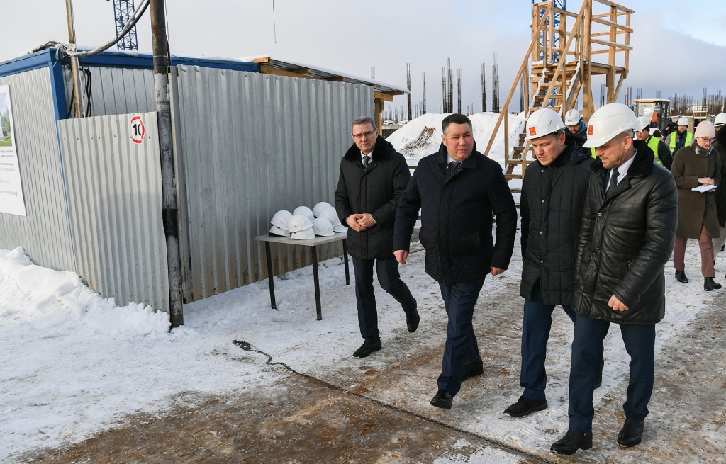 Губернатор Игорь Руденя посетил строительную площадку ЦРБ Бежецка 