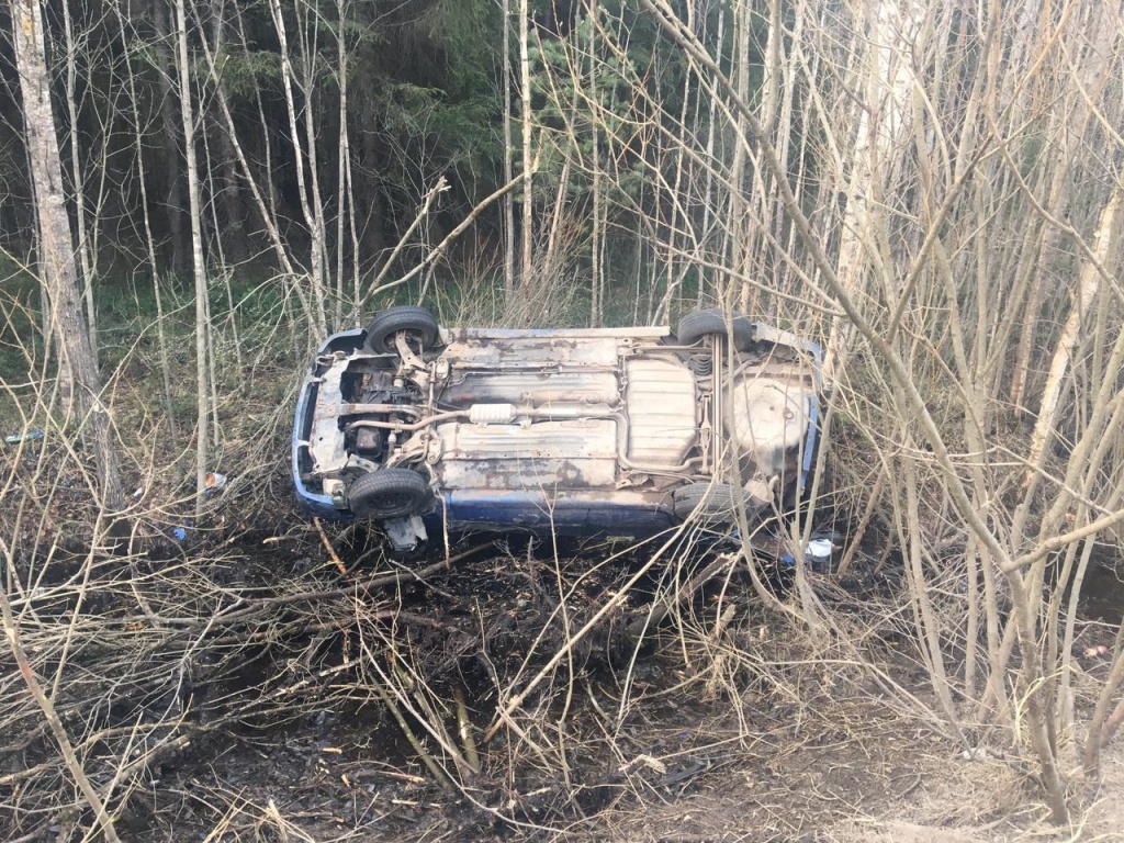 В Калининском районе пьяный водитель перевернул автомобиль