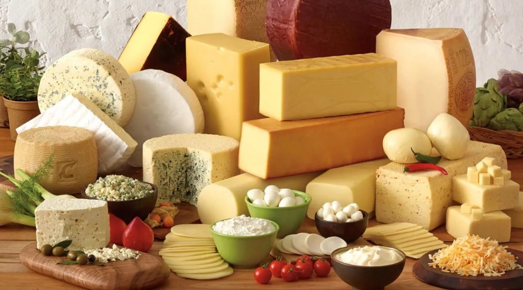 В Твери Россельхознадзор рассказал, как правильно выбирать сыр
