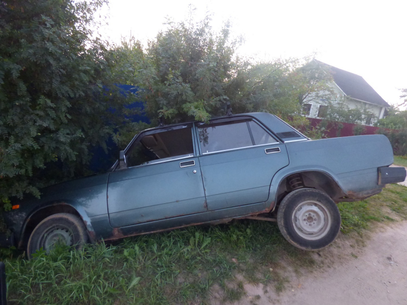 В Тверской области мужчина без прав угнал и разбил чужую машину 