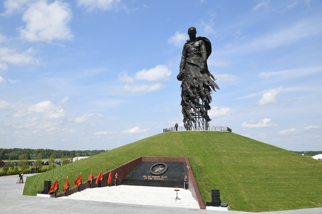 Мемориал советскому солдату подо Ржевом восстановил историческую справедливость