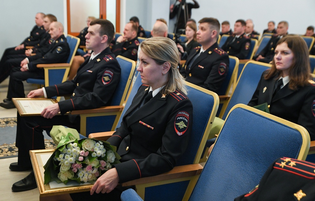 В Твери губернатор Игорь Руденя наградил полицейских за результативность