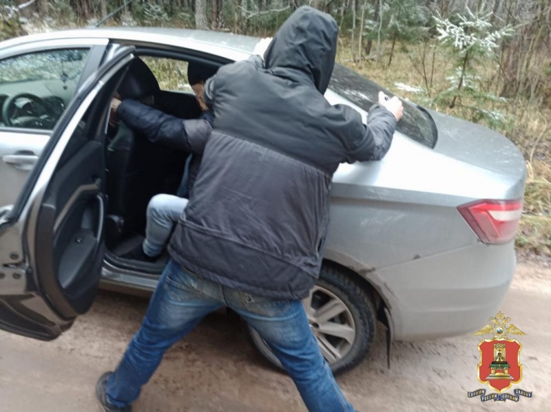 В Кимрах полиция задержала с пакетиками мефедрона двух мужчин