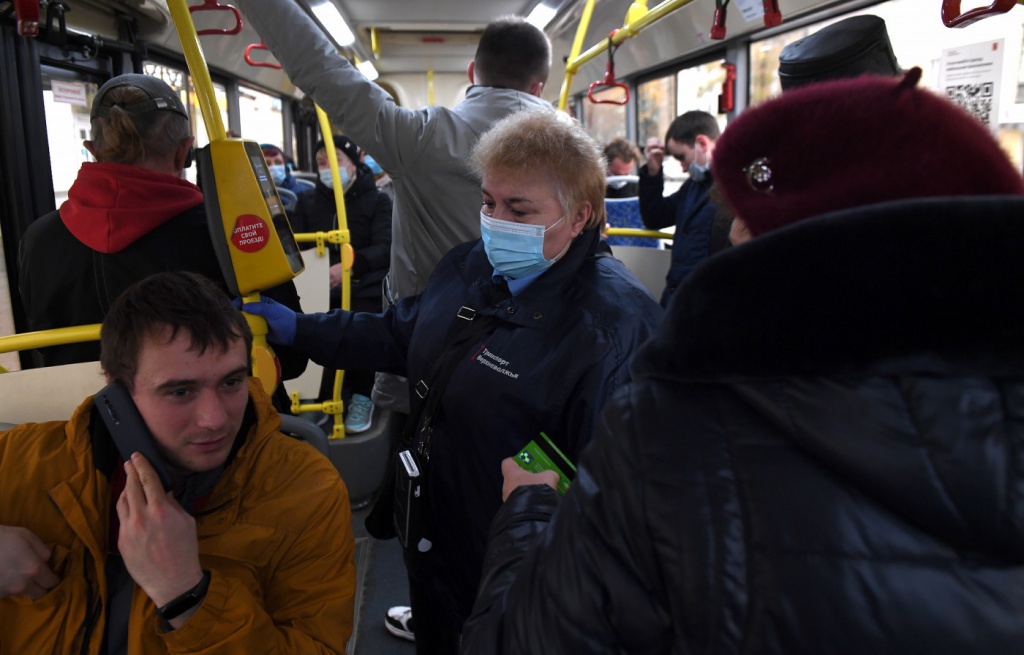 В Тверской области ловят нарушителей масочного режима в автобусах
