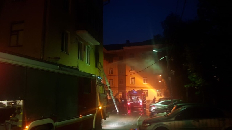 В Твери спасатели потушили пожар в Пролетарском районе