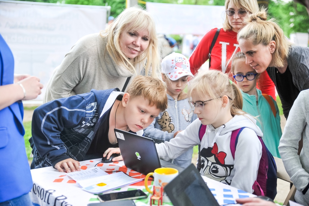 В Твери в Городском саду прошел детский фестиваль «Город профессий»