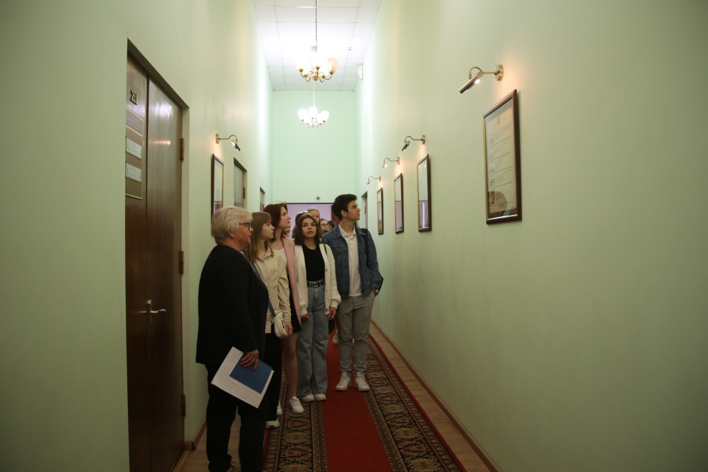 В Твери ученики 17-й школы познакомились с историей городского парламента и пообщались с депутатами 
