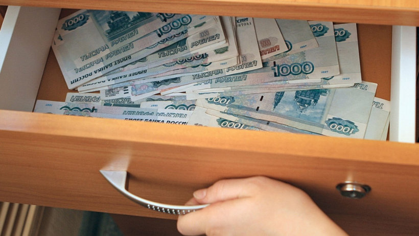В Тверской области ночная гостья обокрала пенсионера на 10 тысяч рублей