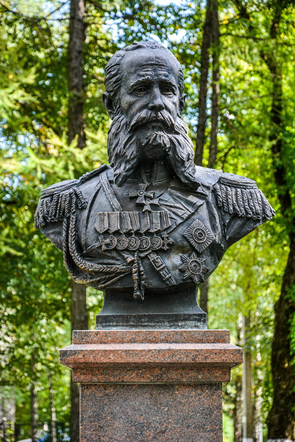 Памятники Твери. Бюст Иосифа Гурко