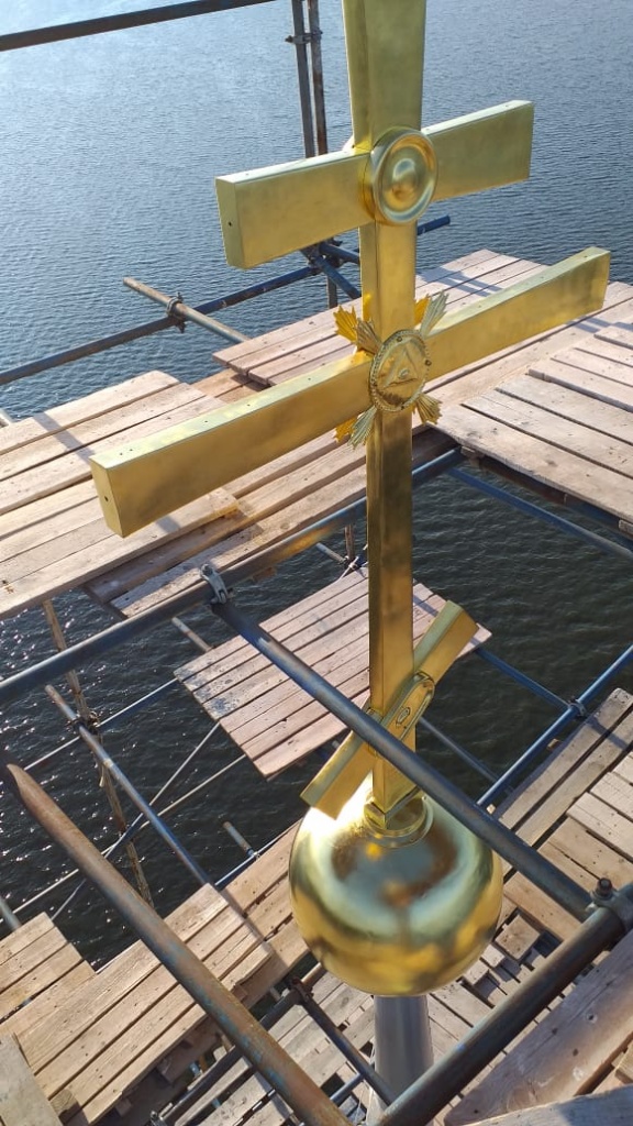 В Тверской области на Калязинскую колокольню вернулся обновленный крест
